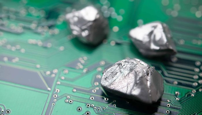 Minerais críticos são importantes para a indústria tecnológica - Imagem: Pla2na/Shutterstock
