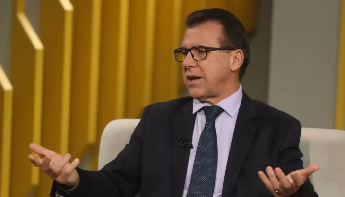 Governo defende redução de jornada e fim imediato da 6×1, diz ministro do Trabalho