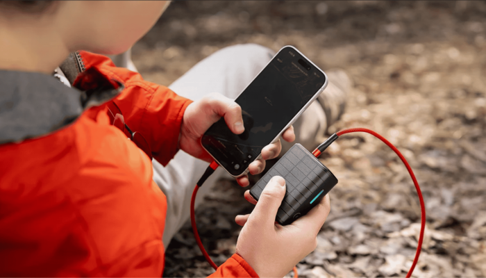 O powerbank pode se carregar com energia solar - Imagem: Divulgação / Solly