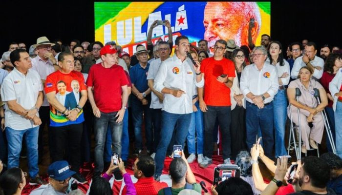 lucas-ribeiro-em-campina-grande-ato-pro-lula-2-825x487